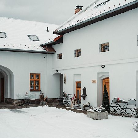 Cakyho Kuria - Mezonetovy Apartman S Krbom A Saunami Smizany Exterior photo