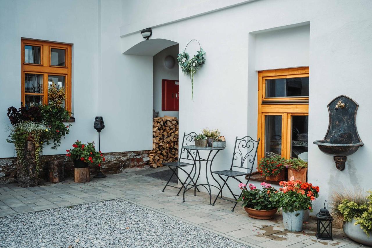 Cakyho Kuria - Mezonetovy Apartman S Krbom A Saunami Smizany Exterior photo