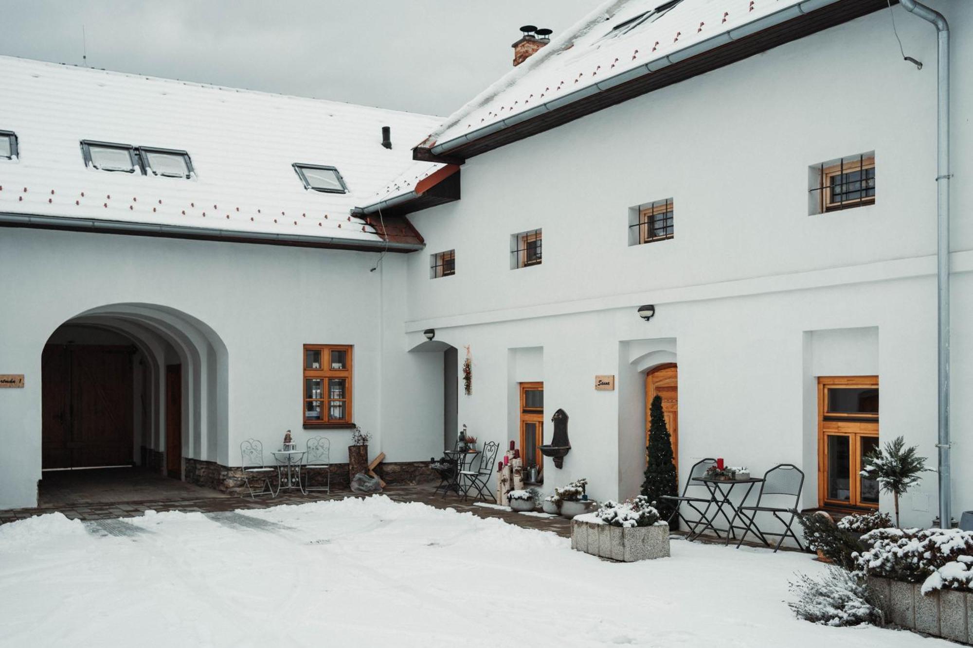 Cakyho Kuria - Mezonetovy Apartman S Krbom A Saunami Smizany Exterior photo